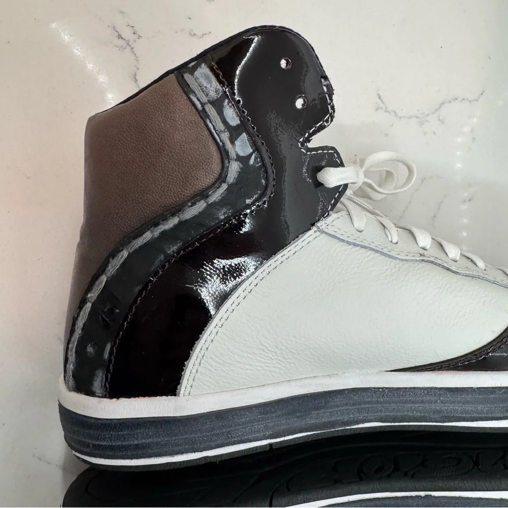 New True Religion Thompson Patent mens size 8 high top sneakers athletic shoes
